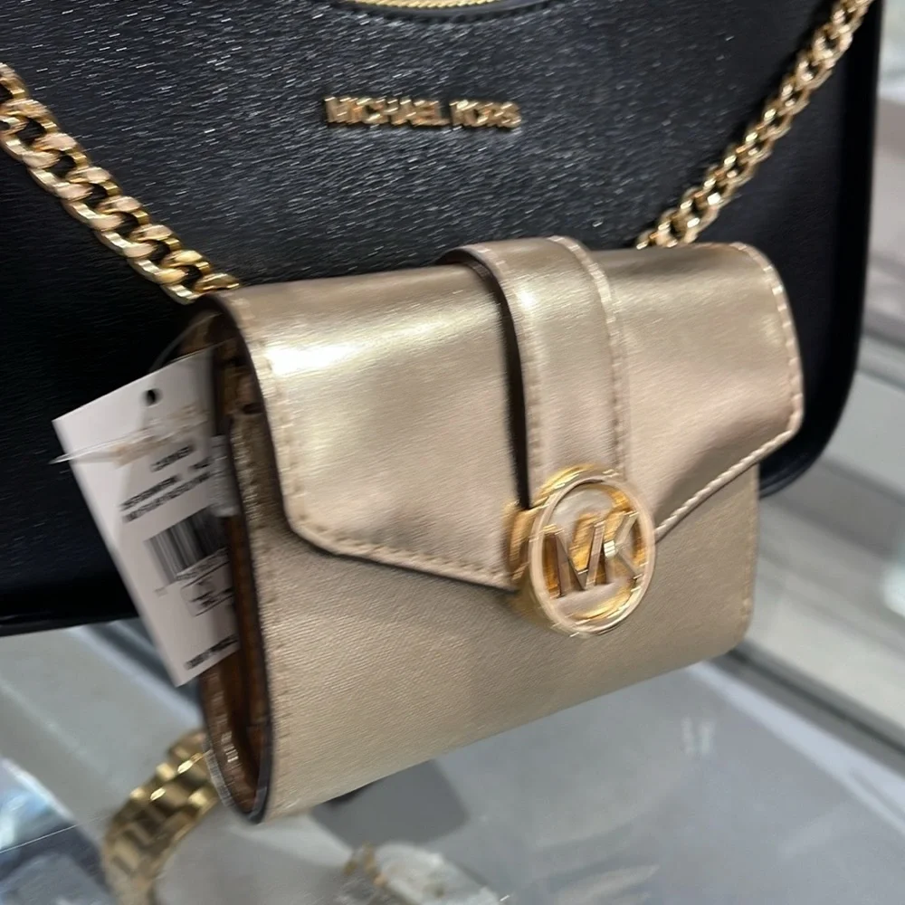 MICHAEL KORS CARMEN MEDIUM LOGO AND FAUX LEATHER WALLET
PALE GOLD
NWT - Picture 5 of 16